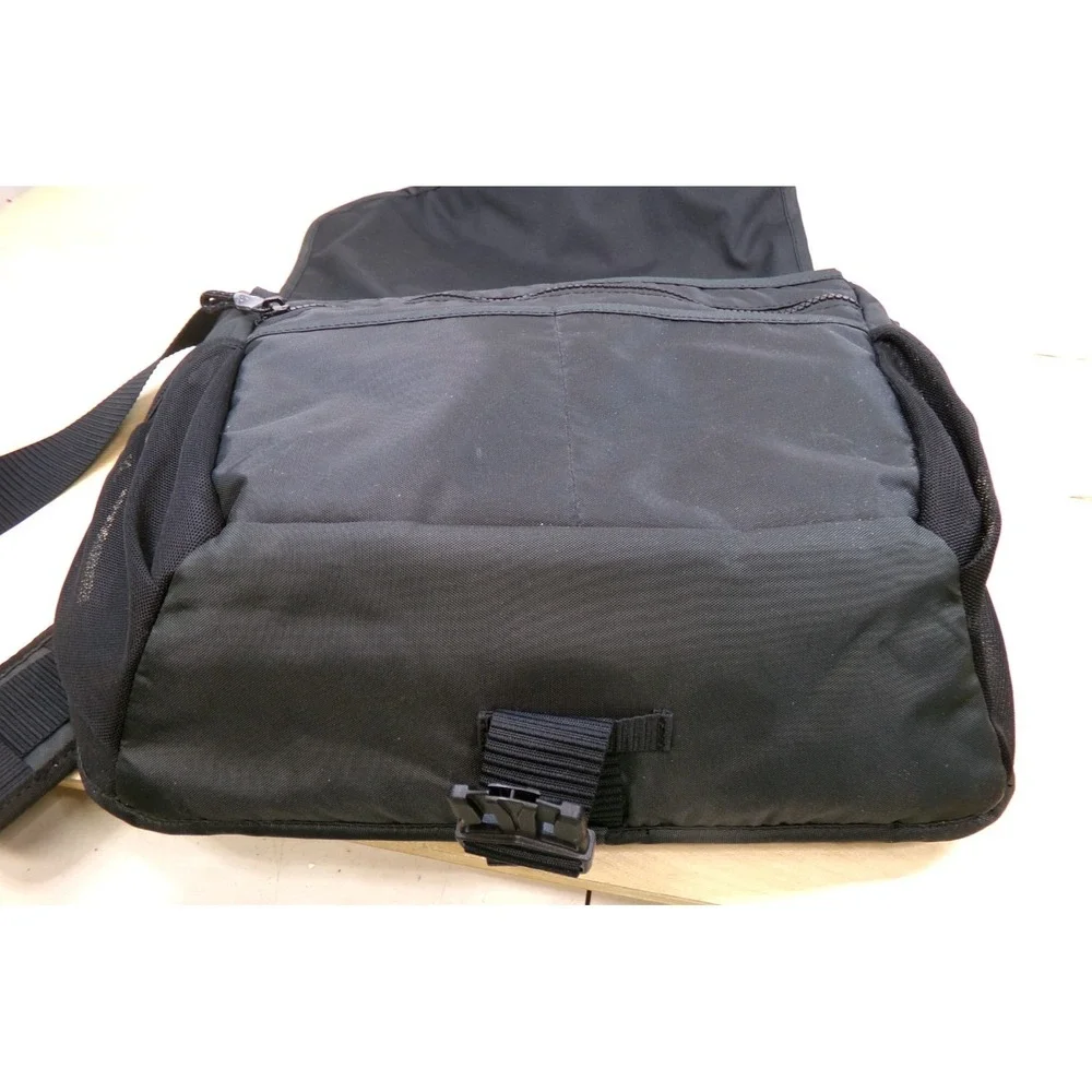 Nike Sportswear Essentials Shoulder Messenger Bag Laptop Tote‎ Black DB0498-010